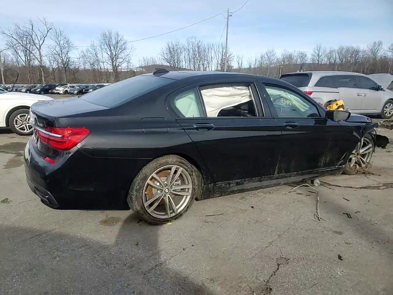 Фото: WBA7E4C59KGV70021