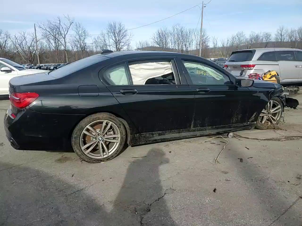 Фото: WBA7E4C59KGV70021