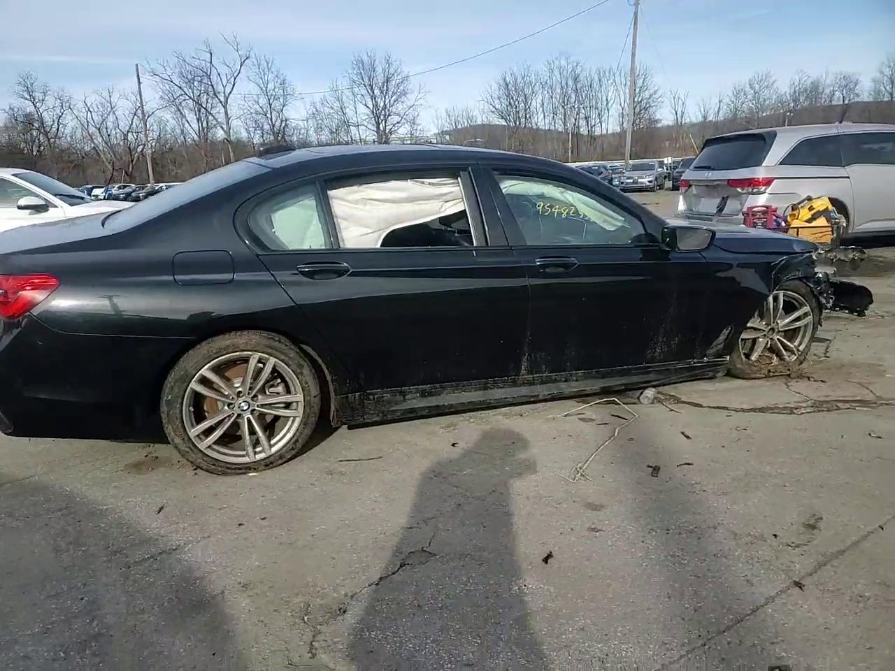 Фото: WBA7E4C59KGV70021