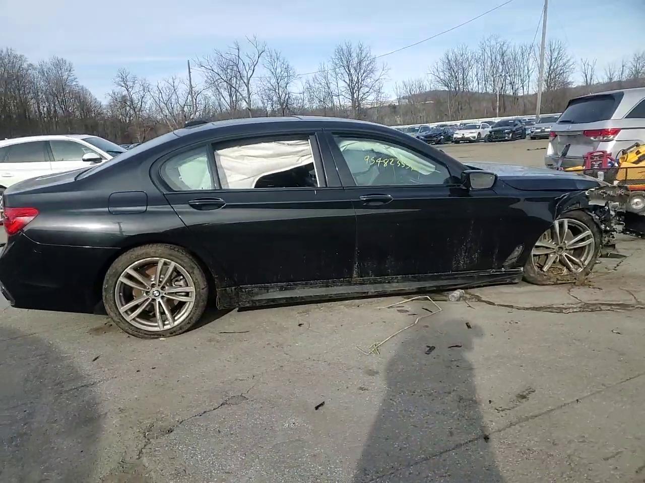 Фото: WBA7E4C59KGV70021