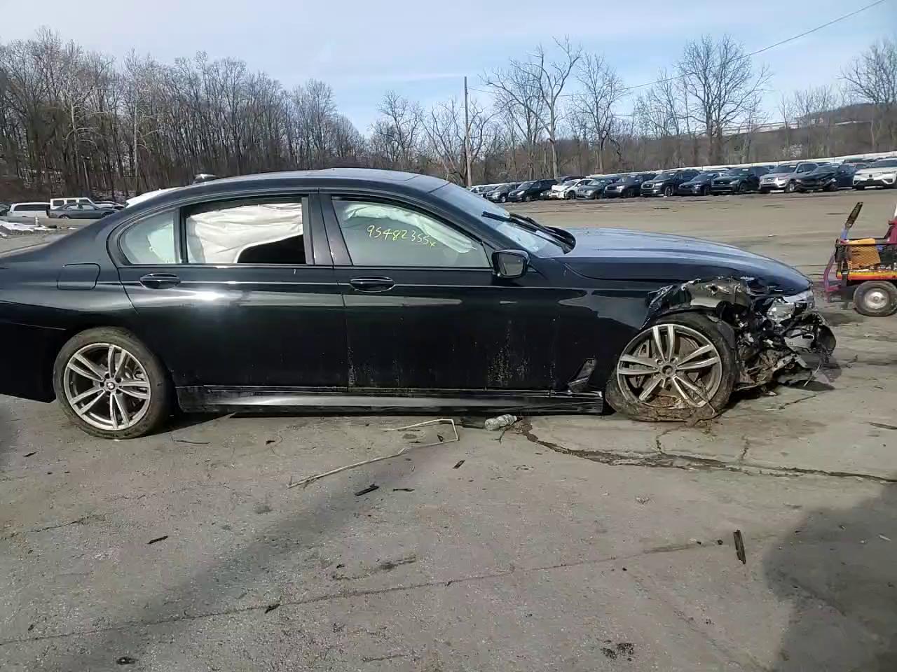 Фото: WBA7E4C59KGV70021