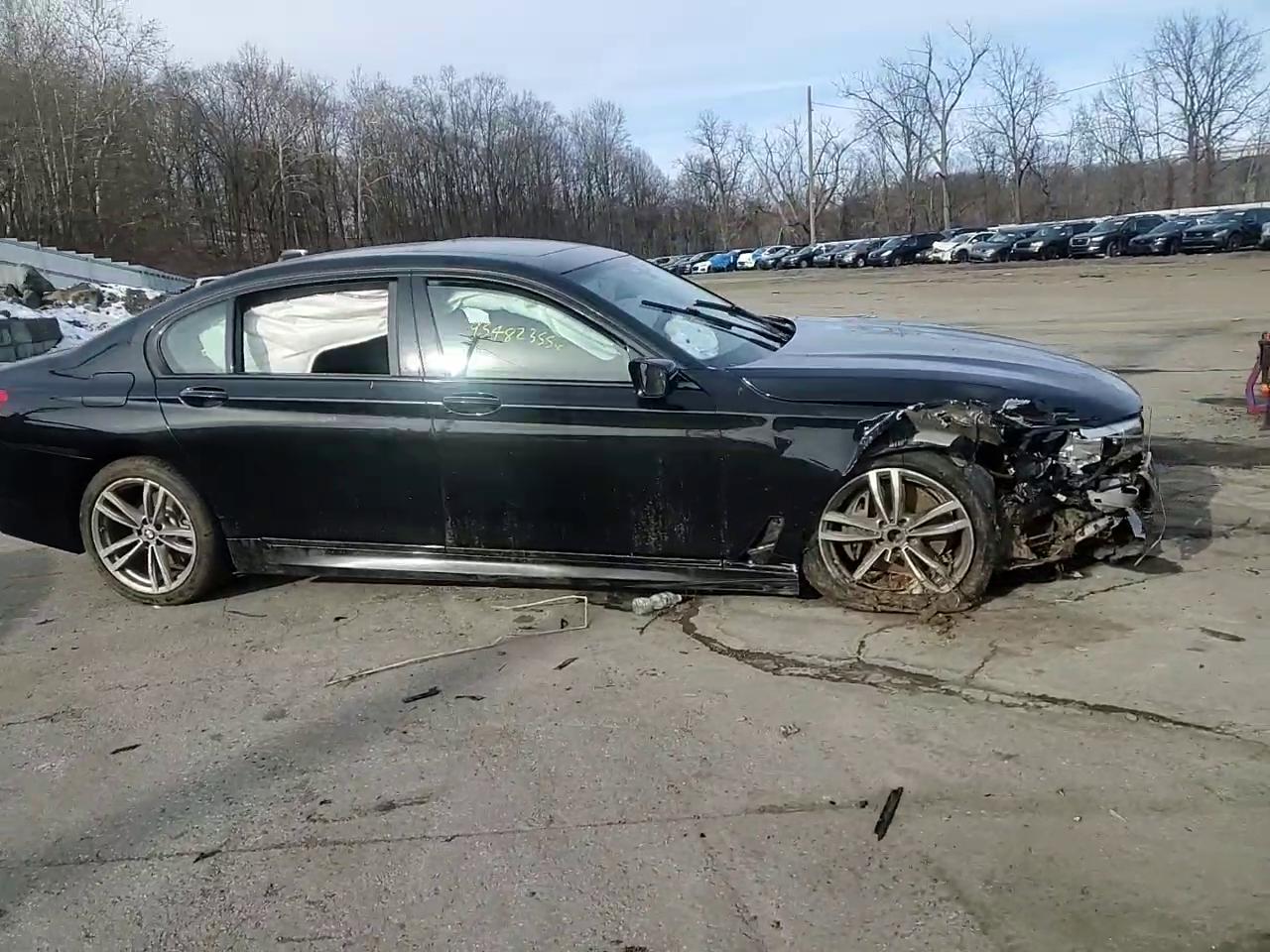 Фото: WBA7E4C59KGV70021