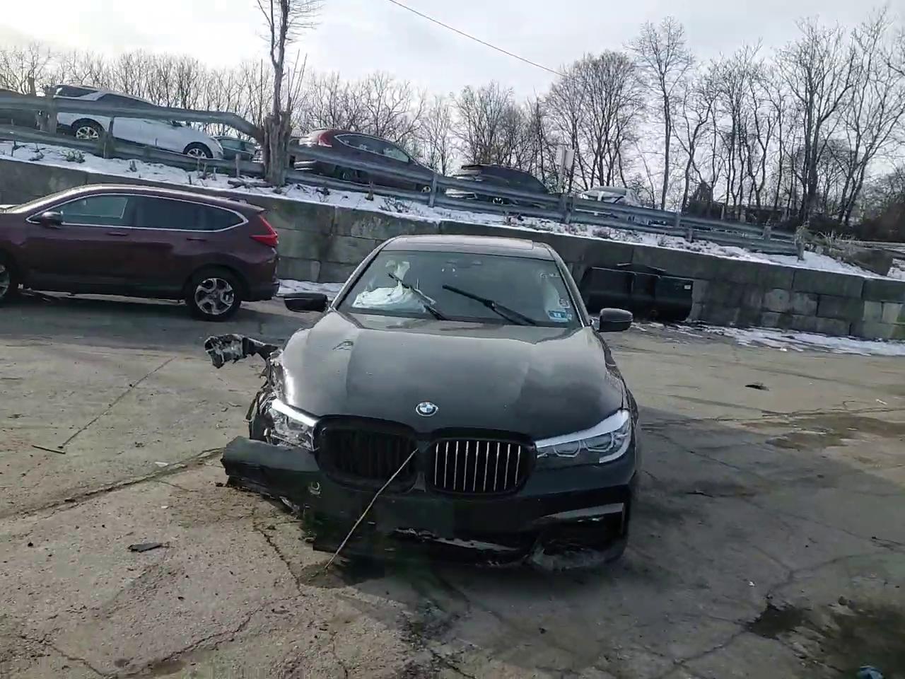 Фото: WBA7E4C59KGV70021