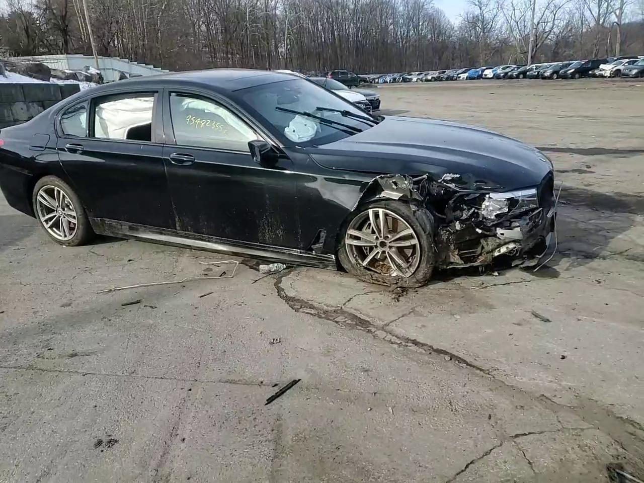 Фото: WBA7E4C59KGV70021