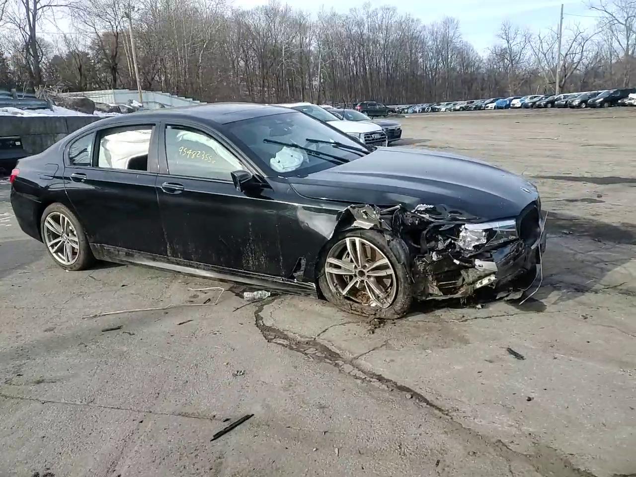 Фото: WBA7E4C59KGV70021