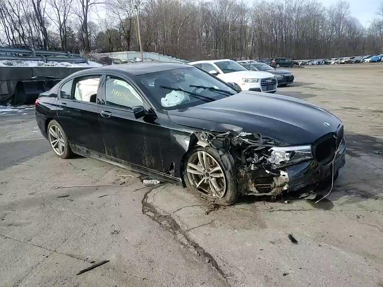 Фото: WBA7E4C59KGV70021