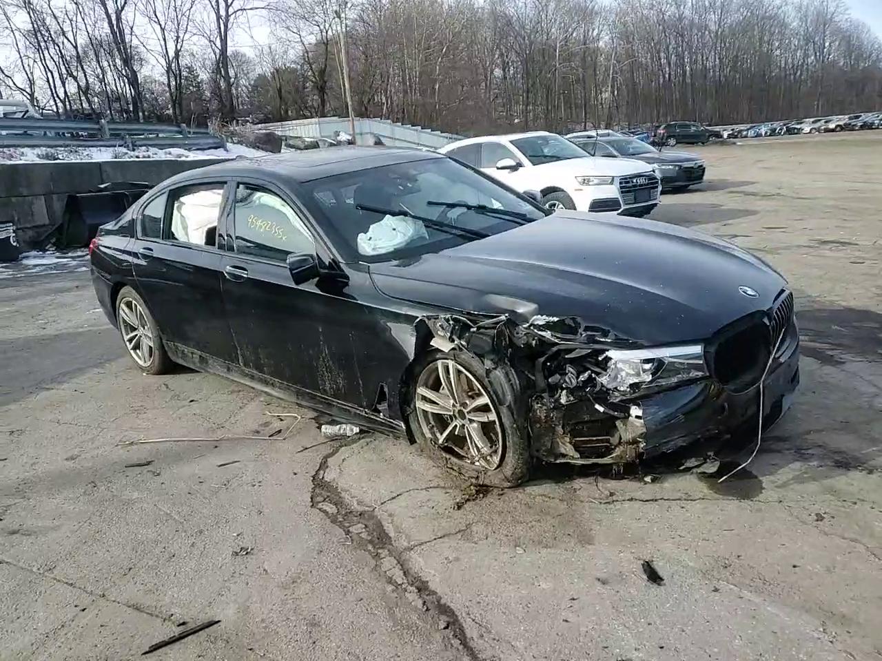 Фото: WBA7E4C59KGV70021