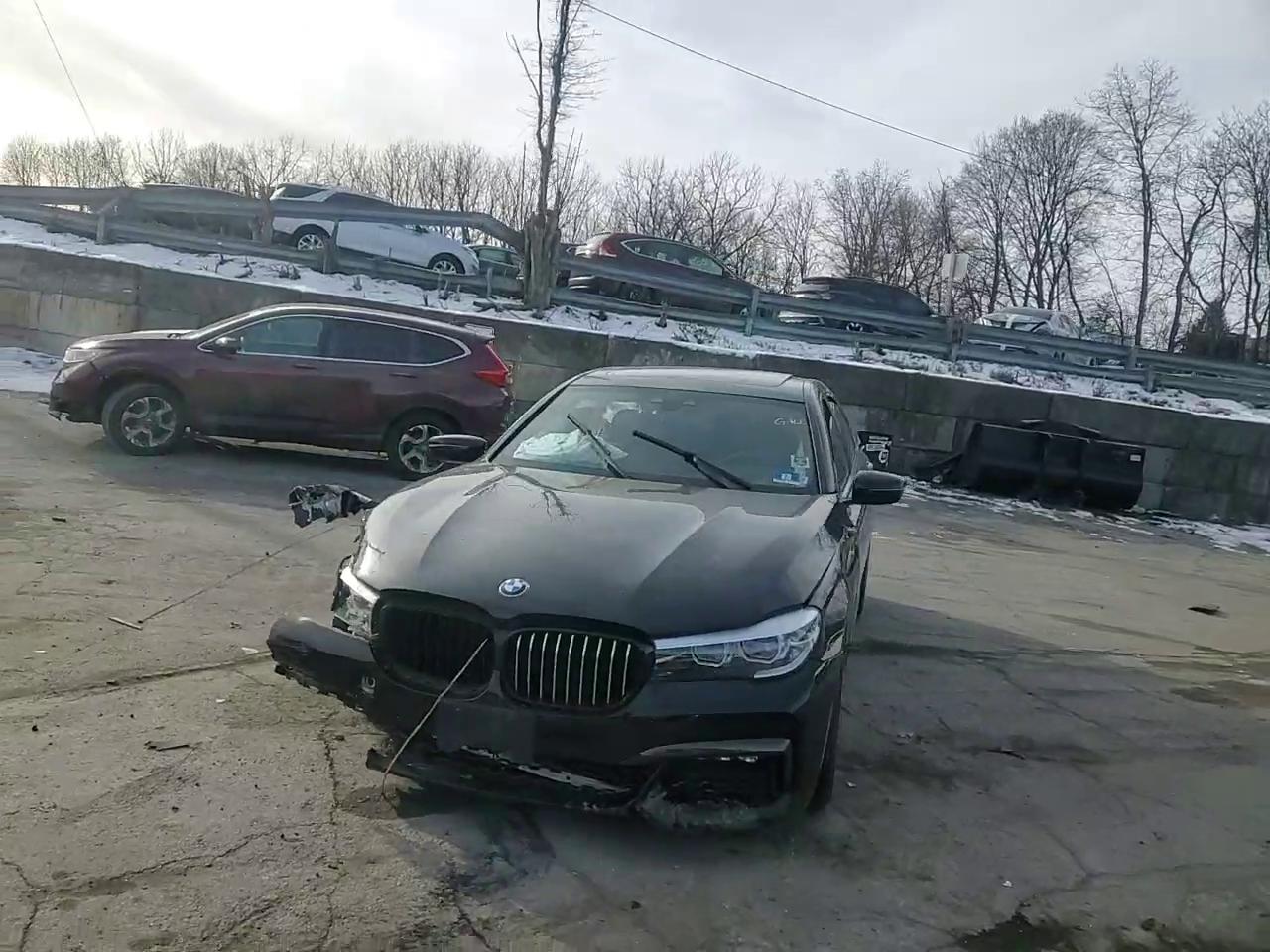 Фото: WBA7E4C59KGV70021