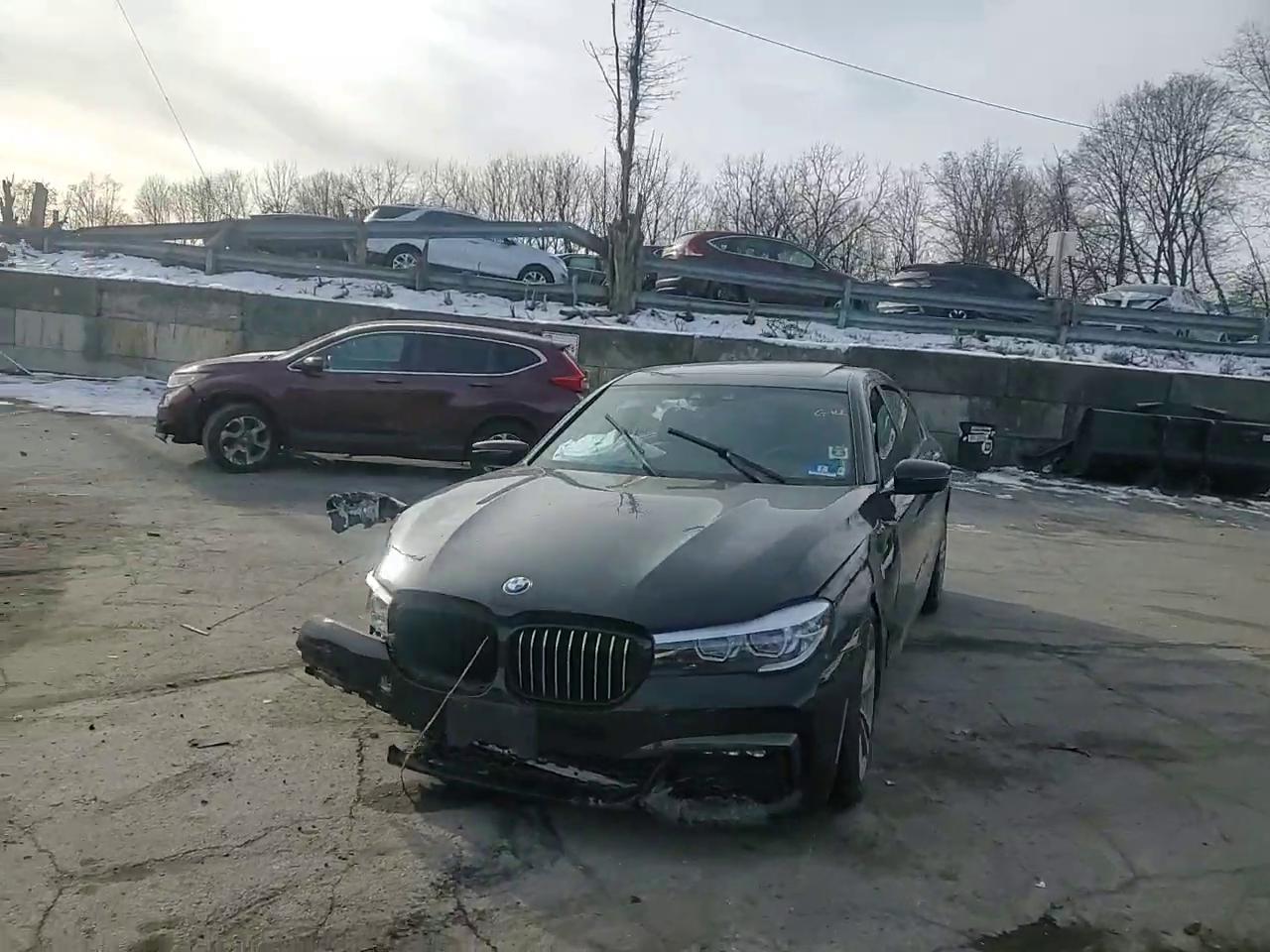 Фото: WBA7E4C59KGV70021