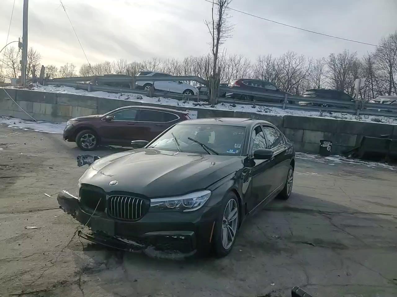 Фото: WBA7E4C59KGV70021