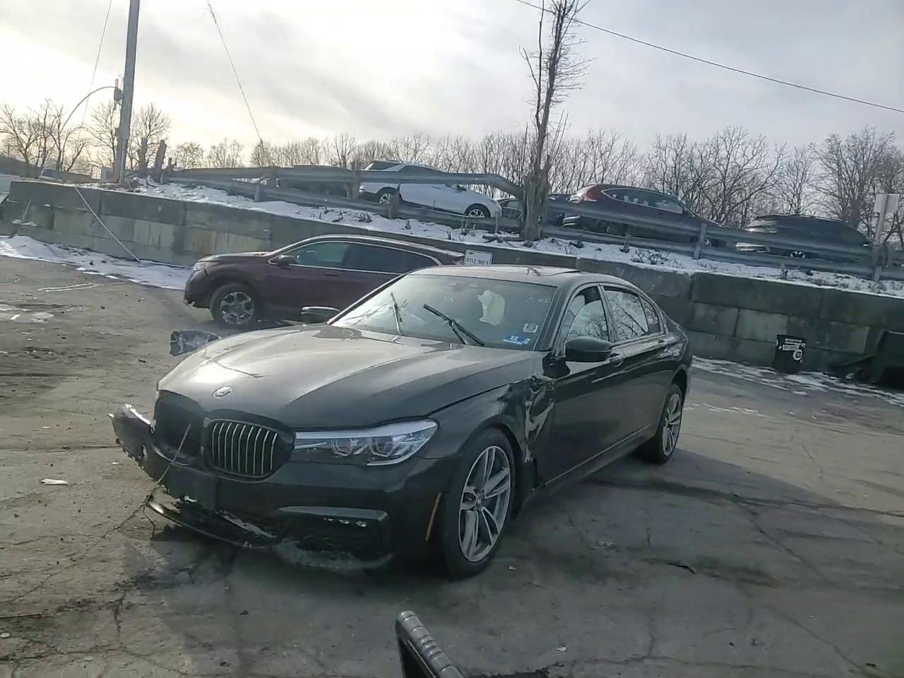 Фото: WBA7E4C59KGV70021