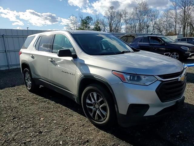 2019 Chevrolet Traverse Ls VIN: 1GNERFKW1KJ236564 Lot: 97572435
