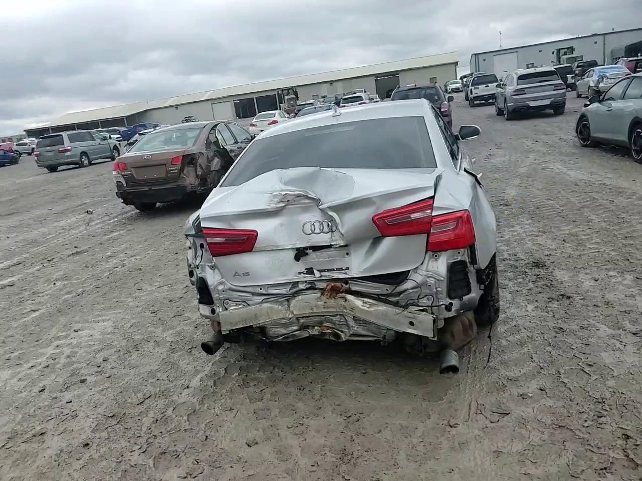 Фото: WAUGFAFC2EN024621