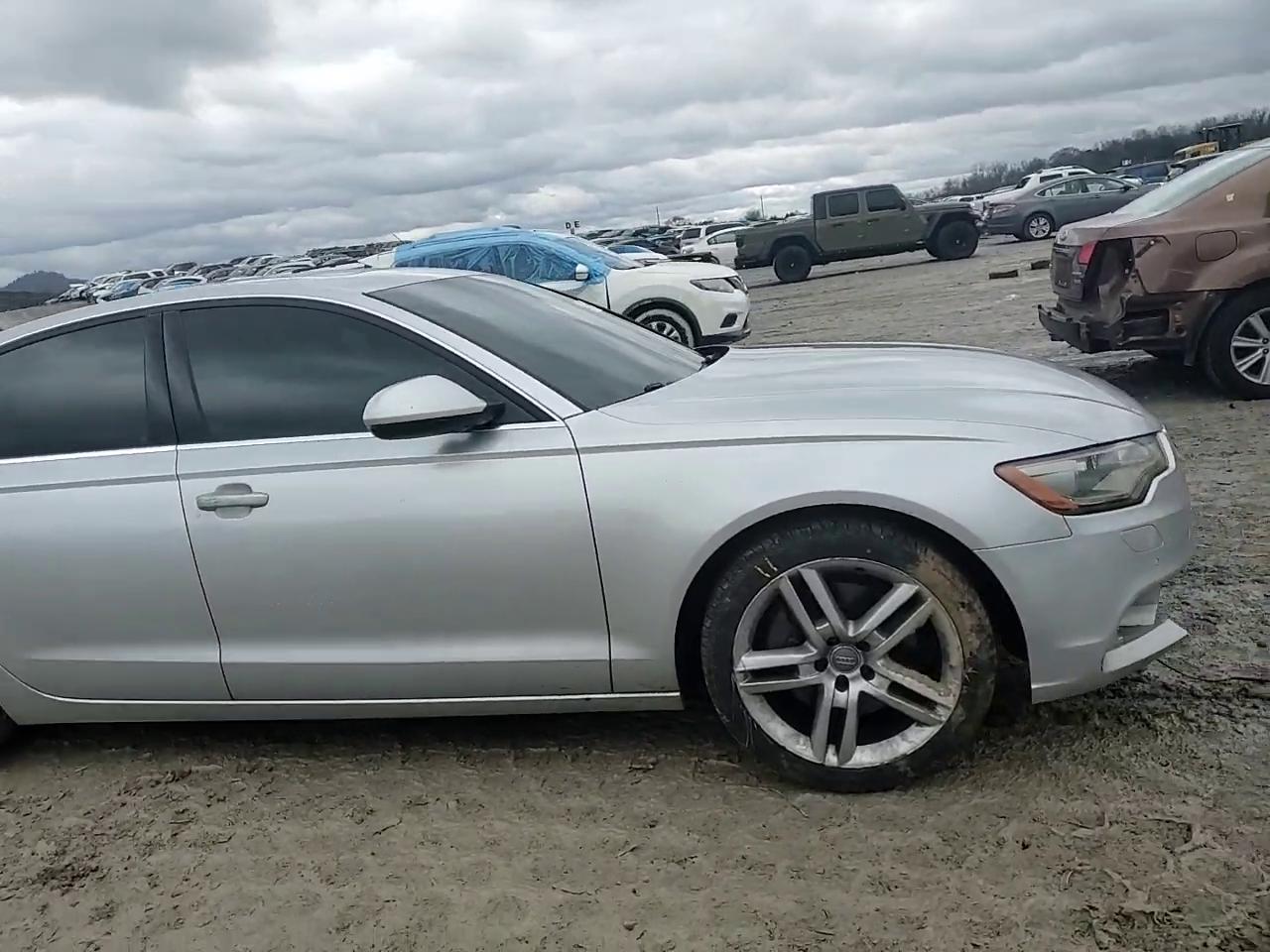 Фото: WAUGFAFC2EN024621