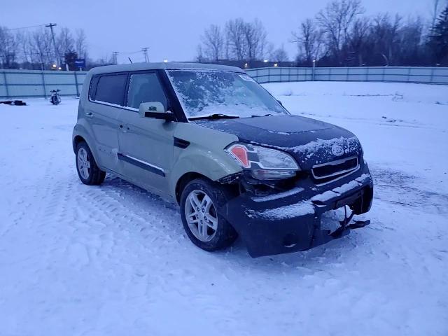 2011 Kia Soul + VIN: KNDJT2A23B7241648 Lot: 96263135