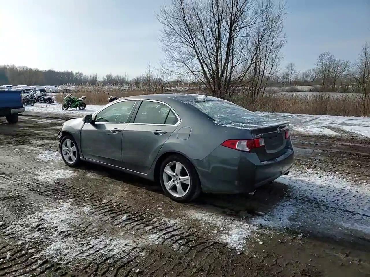 Фото: JH4CU2F62AC019253