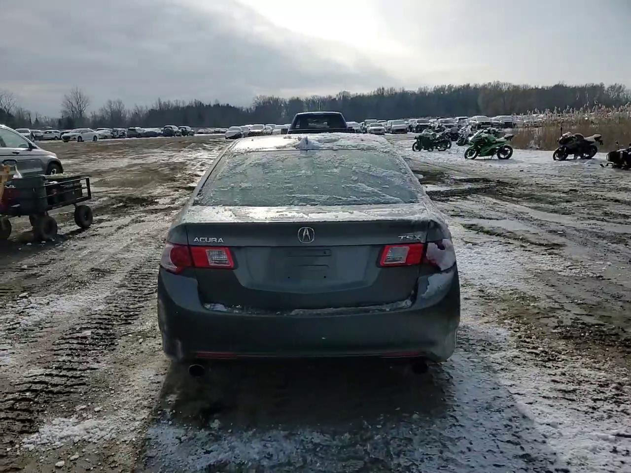 Фото: JH4CU2F62AC019253