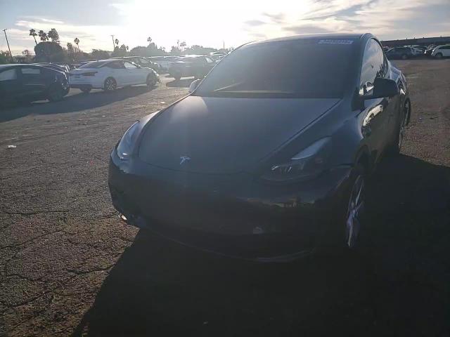 2024 Tesla Model Y VIN: 7SAYGDEE4RA236384 Lot: 94696915