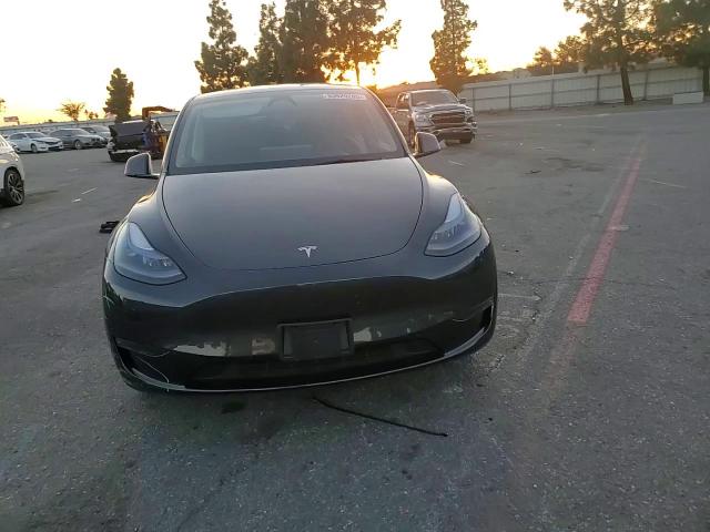 2025 Tesla Model Y VIN: 7SAYGDED3SF218281 Lot: 93929205