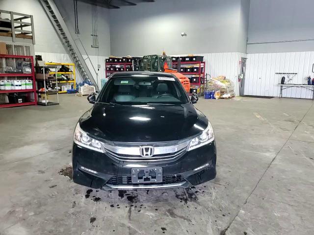 2017 Honda Accord Sport Special Edition VIN: 1HGCR2F11HA069589 Lot: 93958605