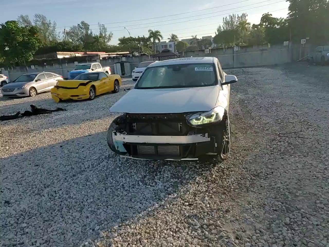 Фото: WBXYH9C04P5V31617