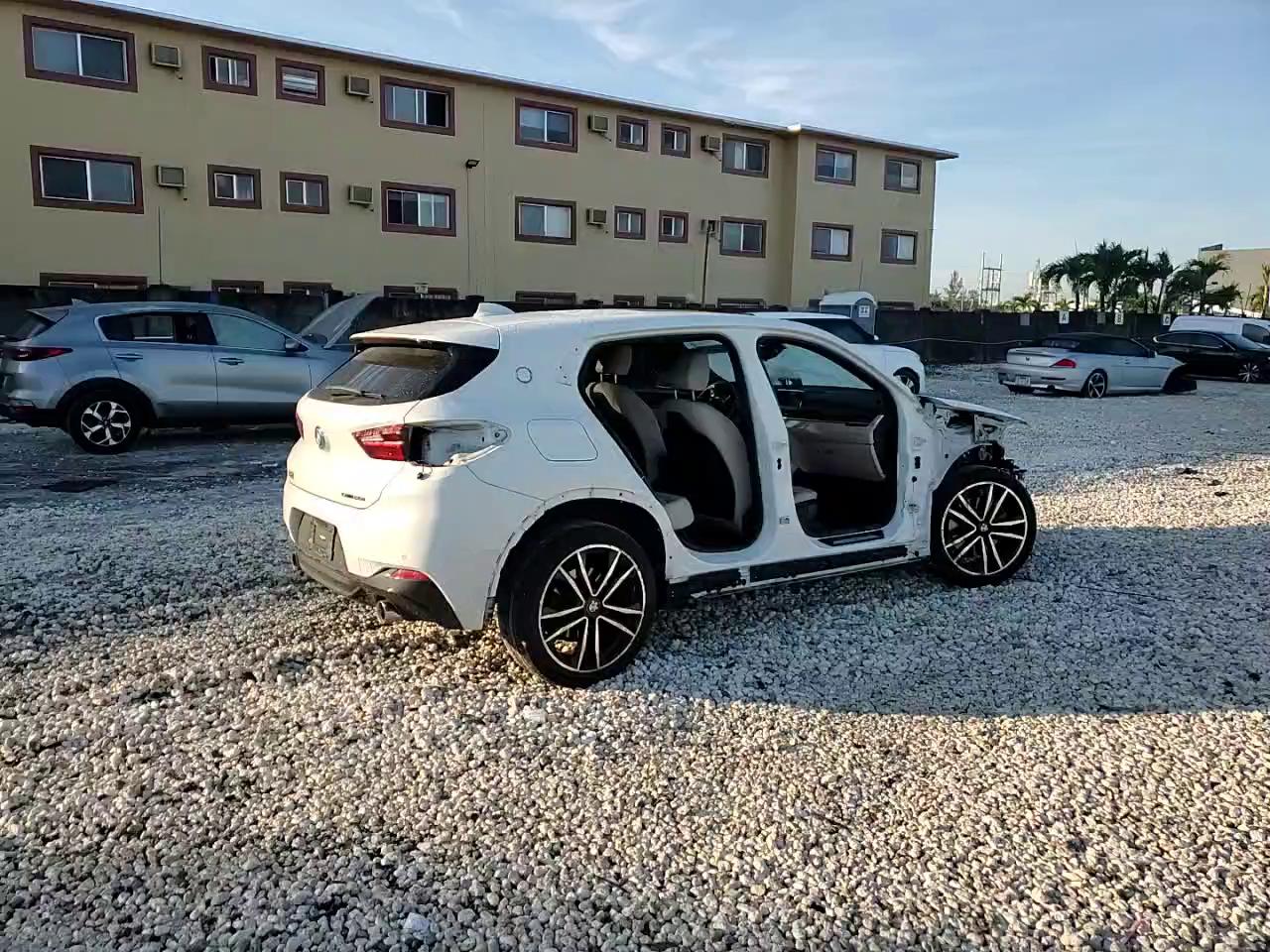 Фото: WBXYH9C04P5V31617