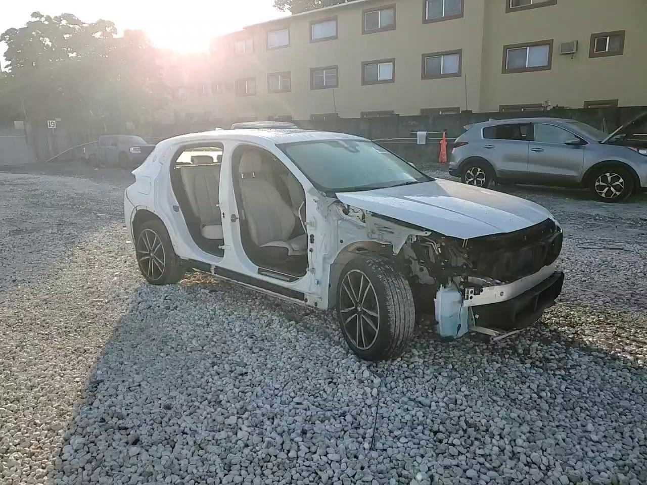 Фото: WBXYH9C04P5V31617