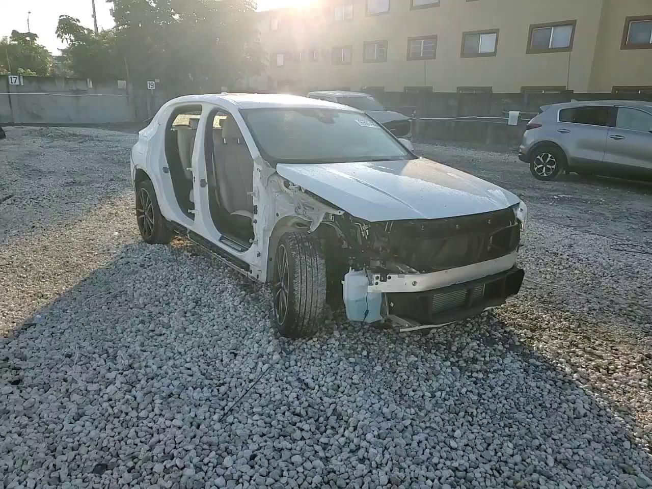 Фото: WBXYH9C04P5V31617