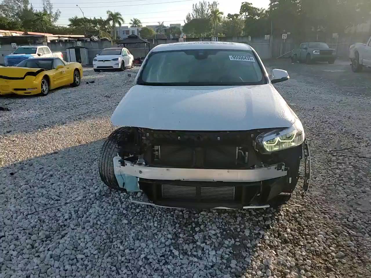 Фото: WBXYH9C04P5V31617