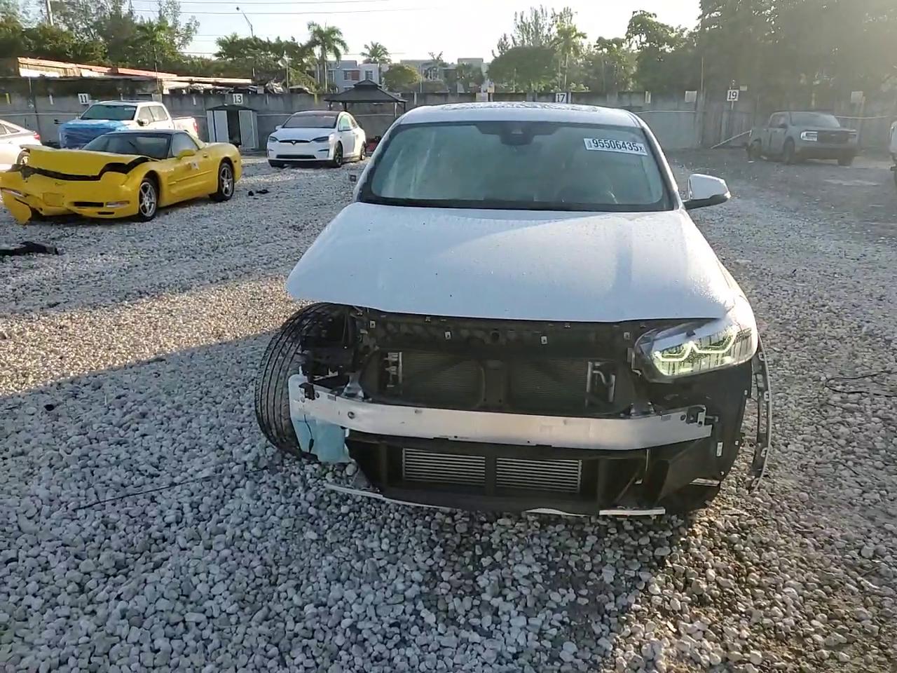 Фото: WBXYH9C04P5V31617