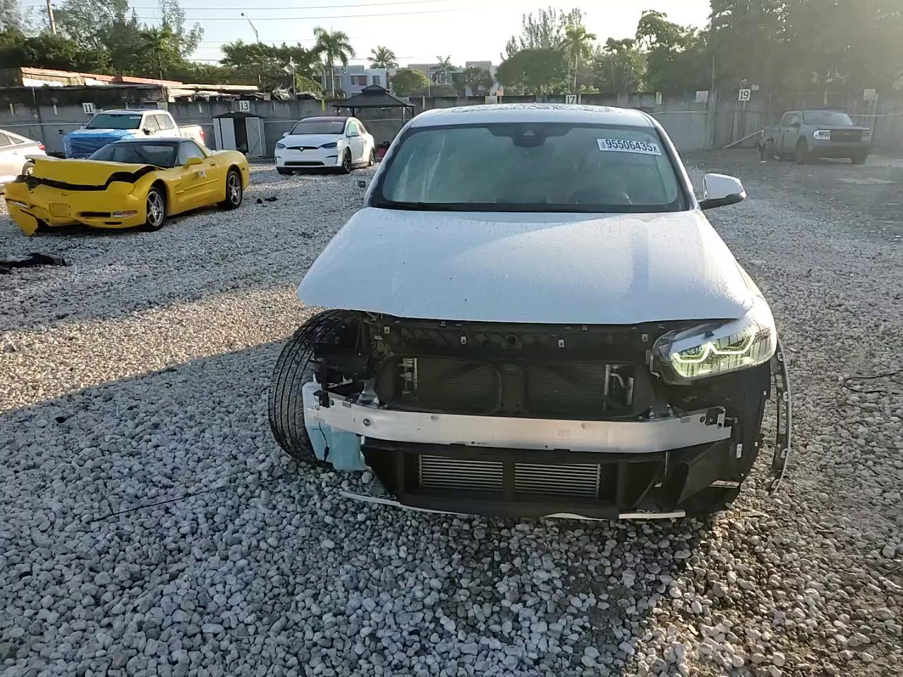 Фото: WBXYH9C04P5V31617