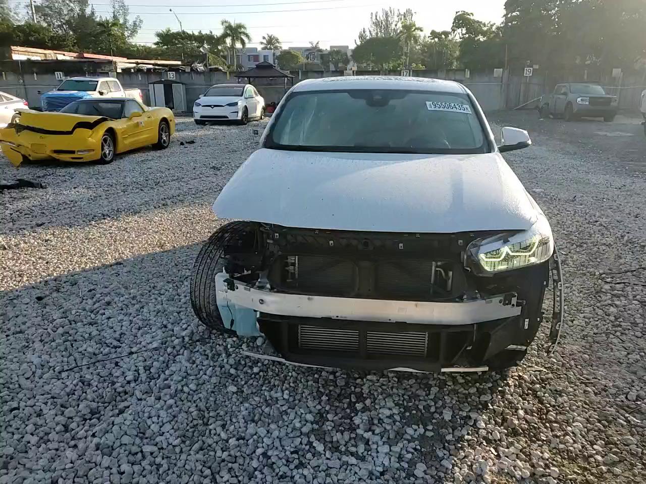 Фото: WBXYH9C04P5V31617