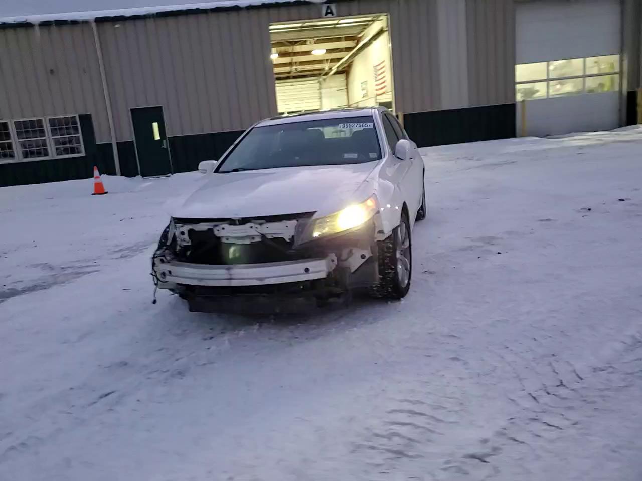 Фото: 19UUA8F24CA009838