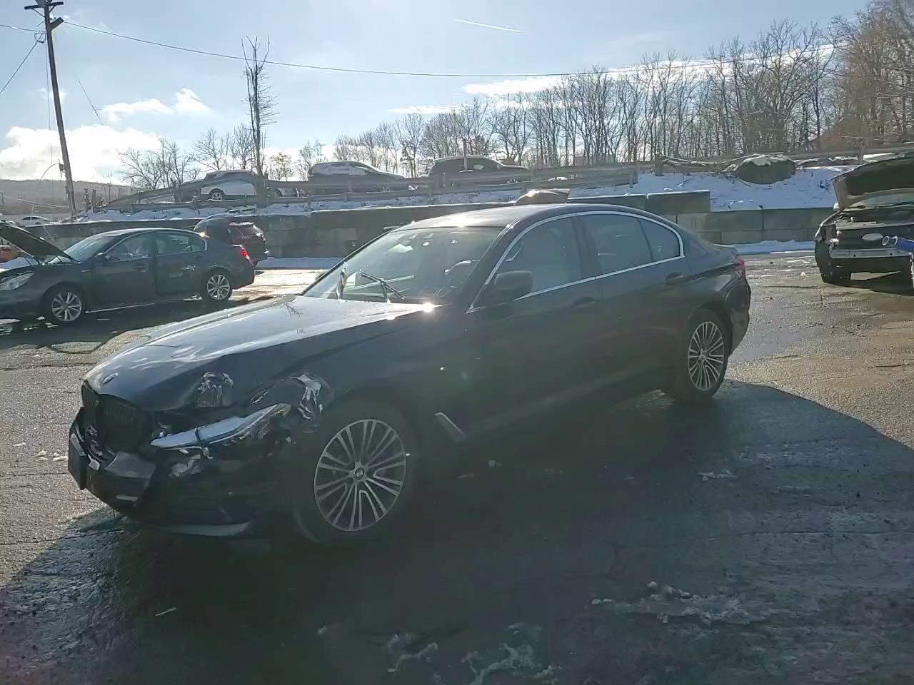 Фото: WBAJA7C50KWC78009