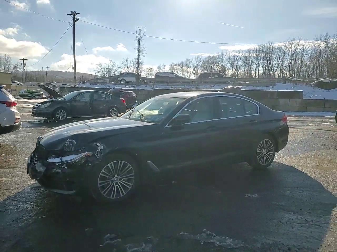 Фото: WBAJA7C50KWC78009