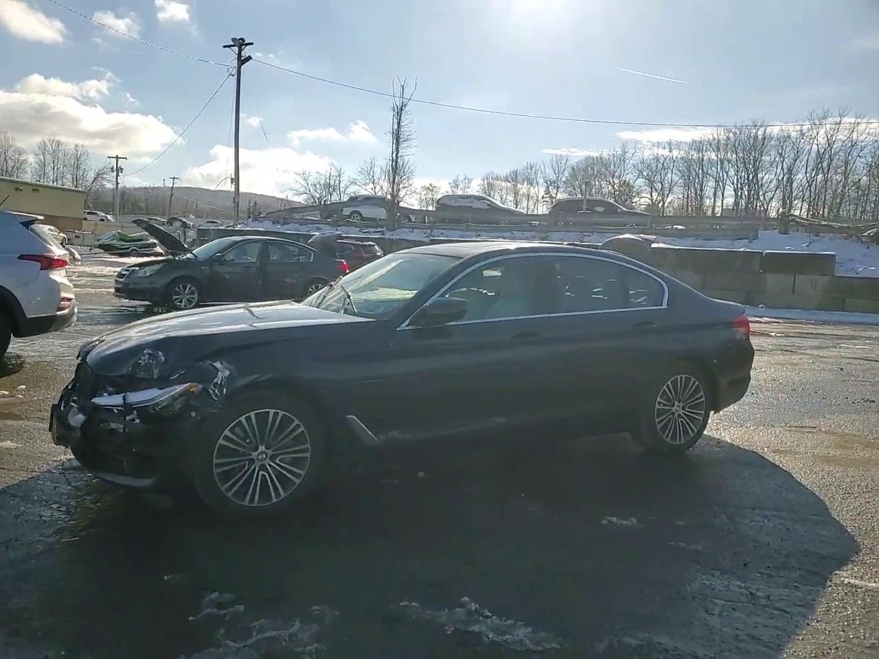 Фото: WBAJA7C50KWC78009