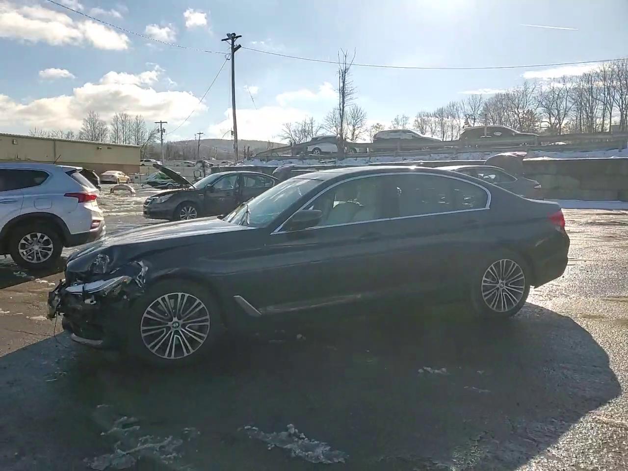 Фото: WBAJA7C50KWC78009