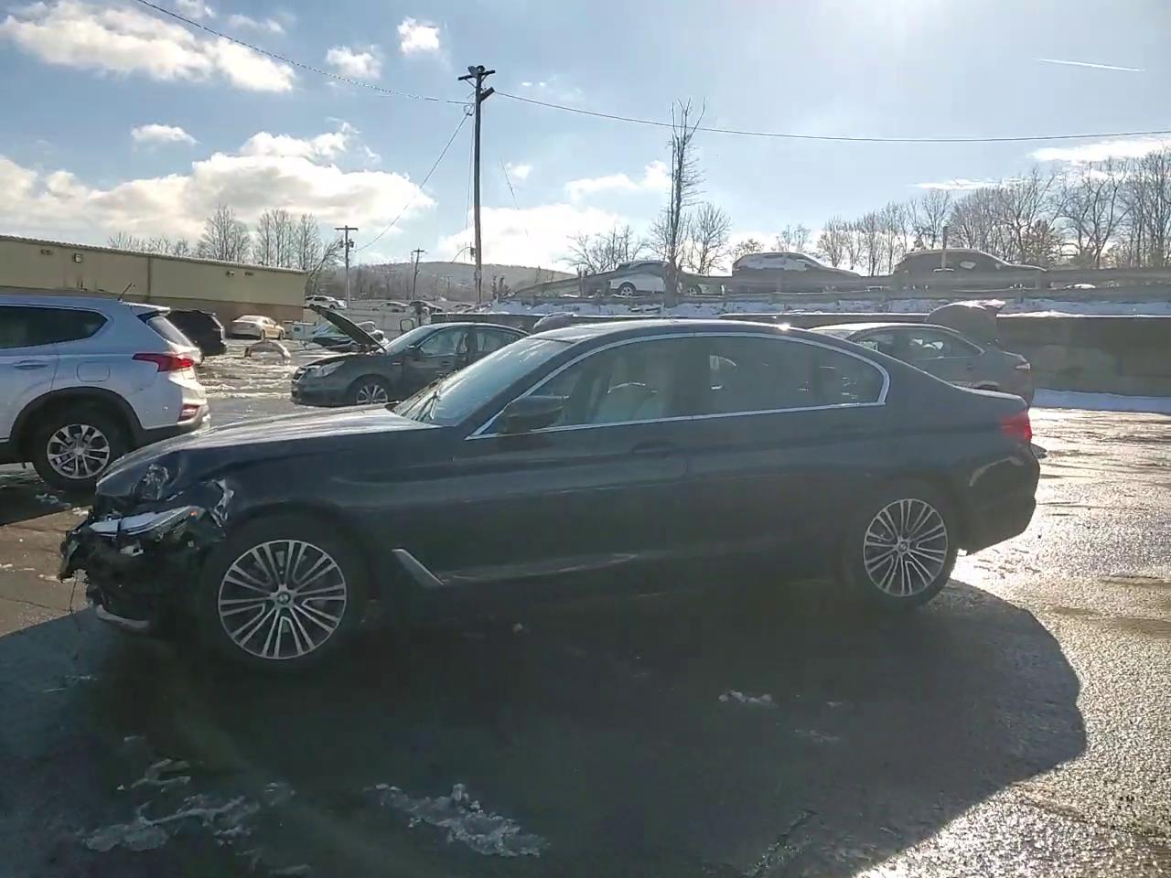 Фото: WBAJA7C50KWC78009