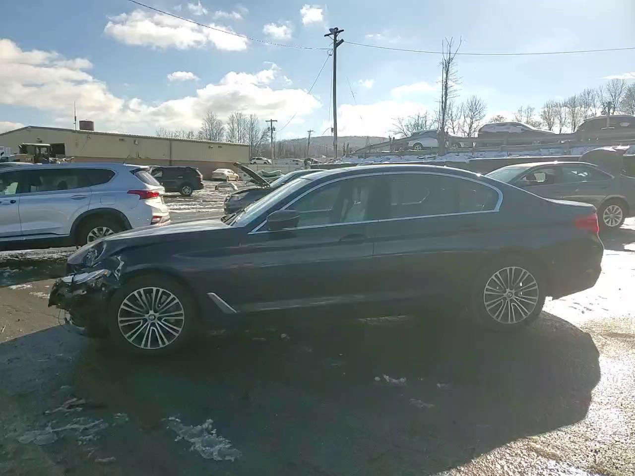 Фото: WBAJA7C50KWC78009