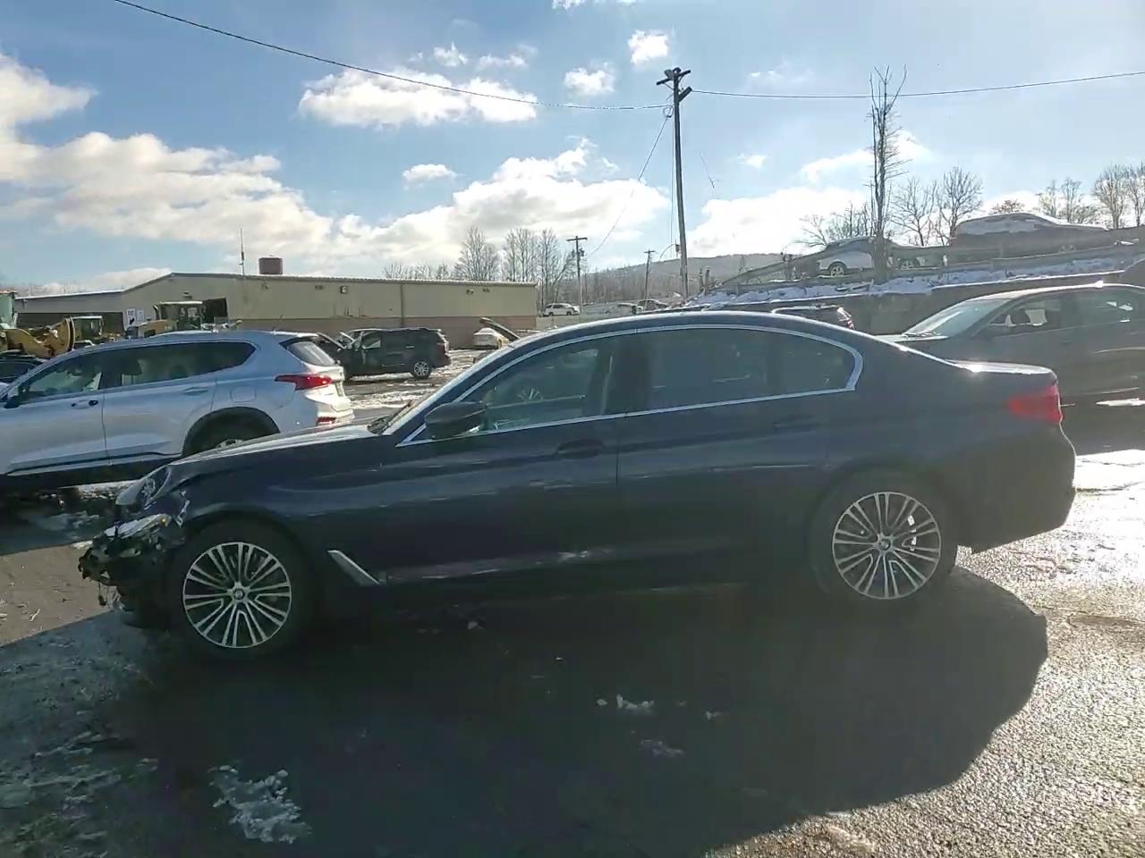 Фото: WBAJA7C50KWC78009