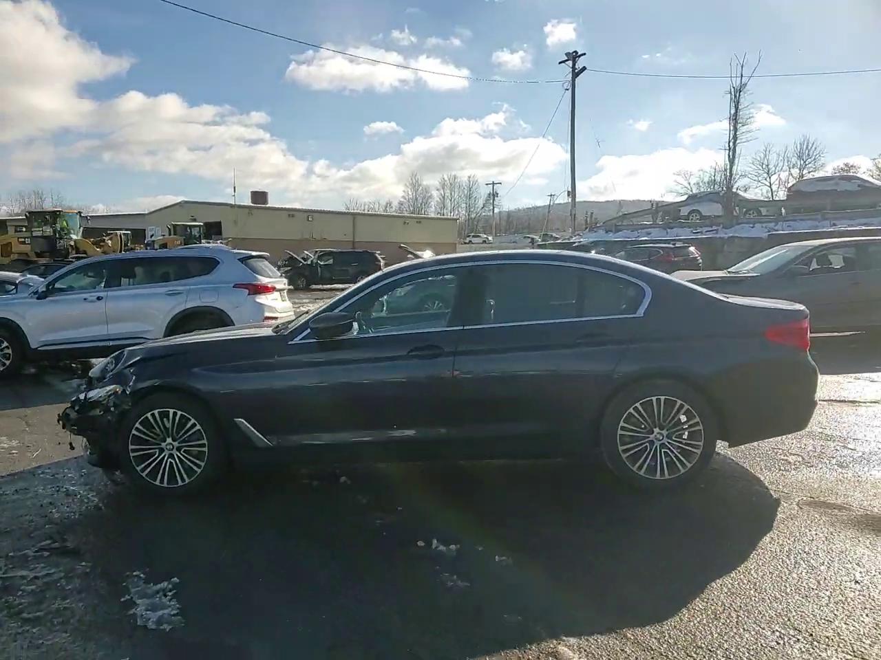 Фото: WBAJA7C50KWC78009