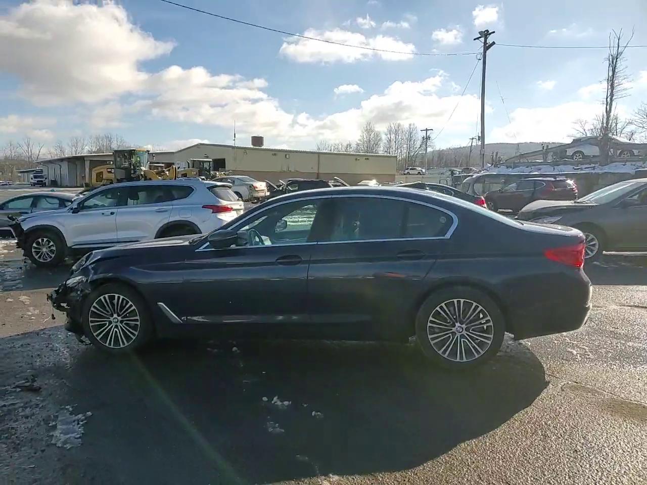 Фото: WBAJA7C50KWC78009