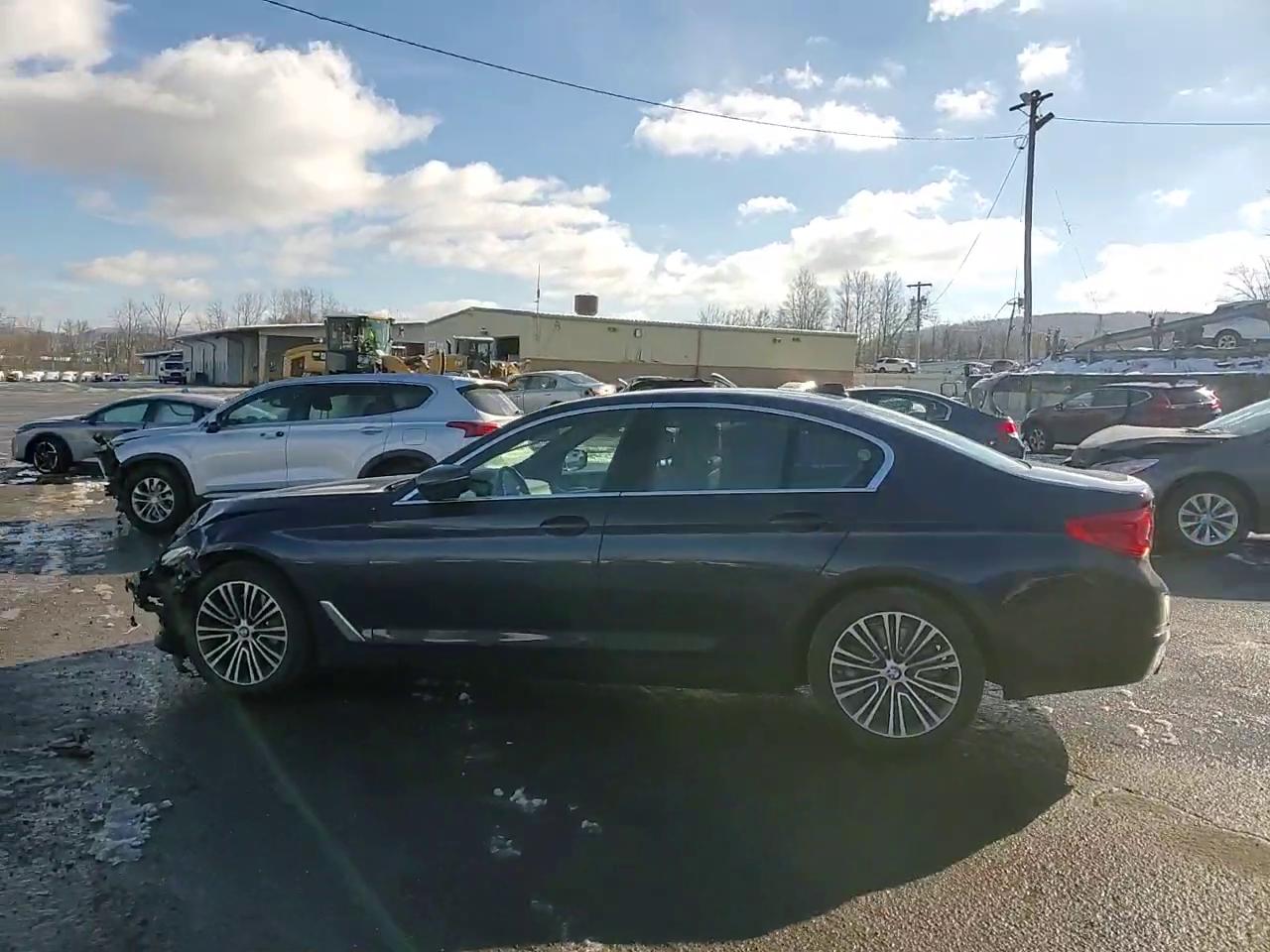 Фото: WBAJA7C50KWC78009