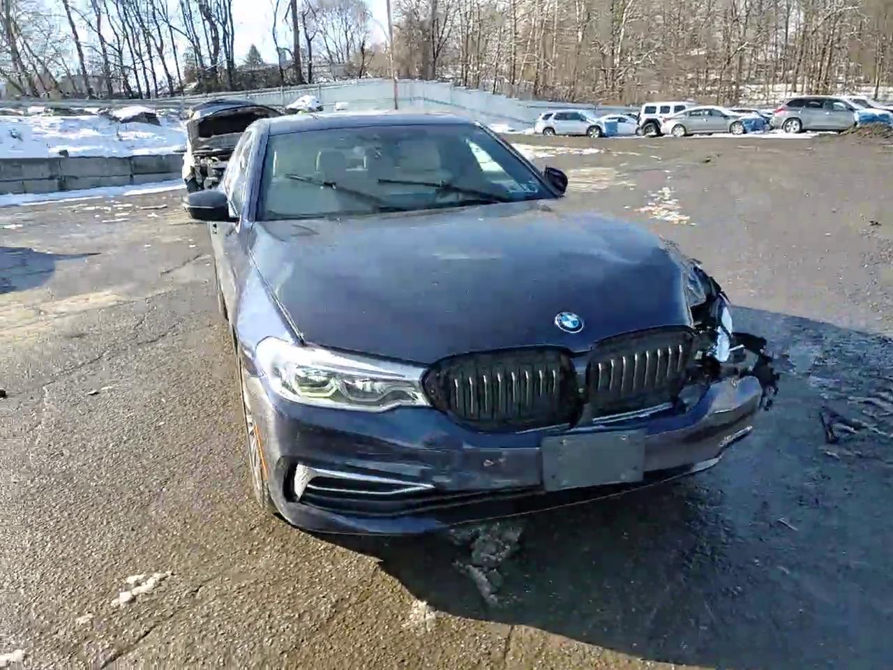 Фото: WBAJA7C50KWC78009