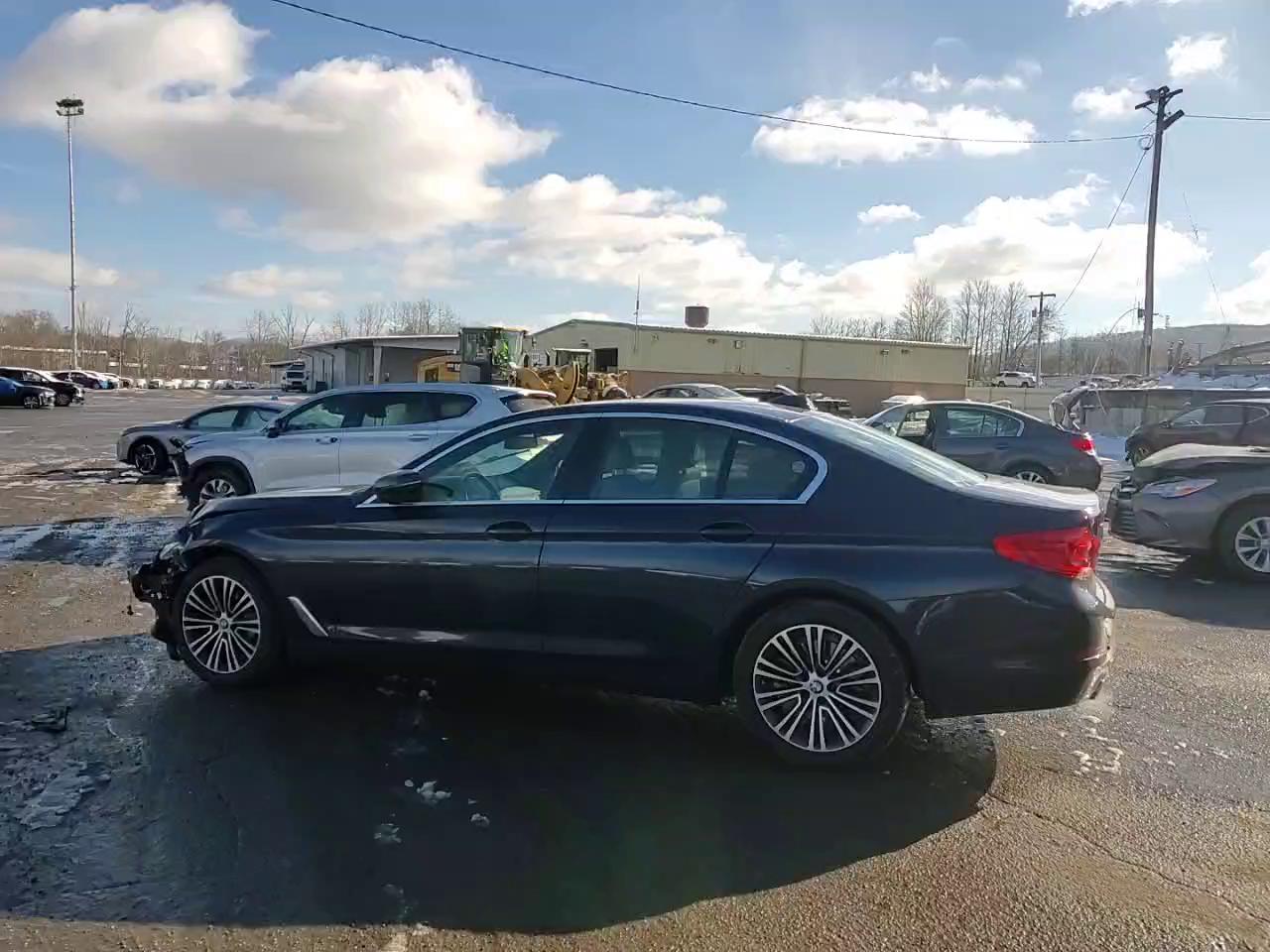 Фото: WBAJA7C50KWC78009