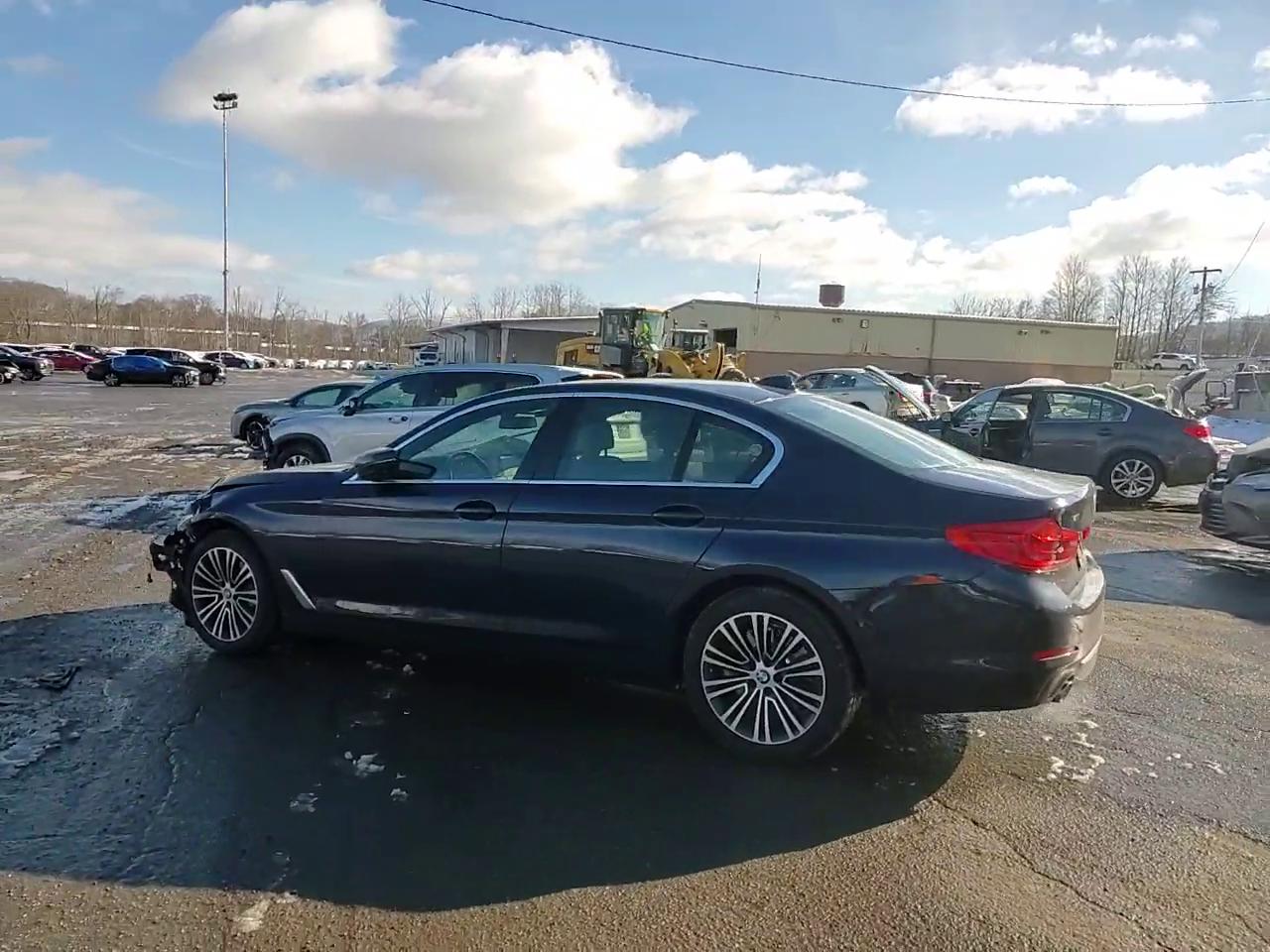 Фото: WBAJA7C50KWC78009