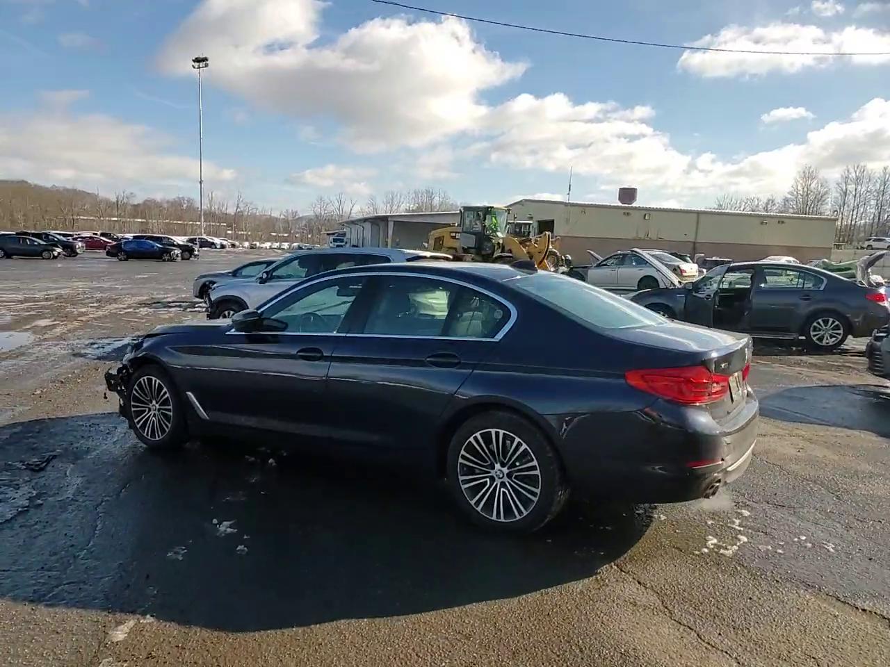 Фото: WBAJA7C50KWC78009