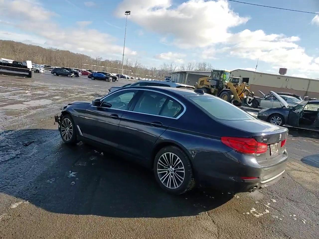 Фото: WBAJA7C50KWC78009