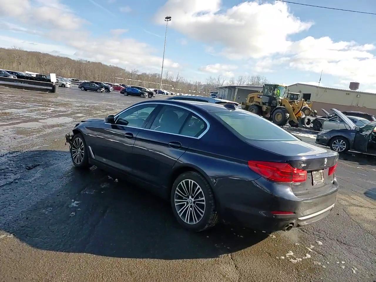 Фото: WBAJA7C50KWC78009