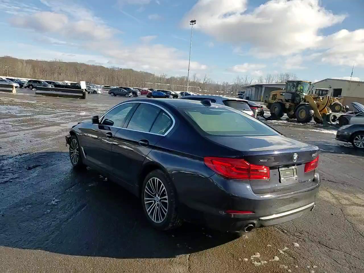 Фото: WBAJA7C50KWC78009